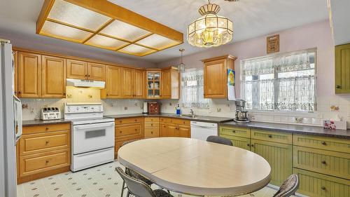 970 Maygard Road, Kelowna, BC - Indoor Photo Showing Kitchen With Double Sink