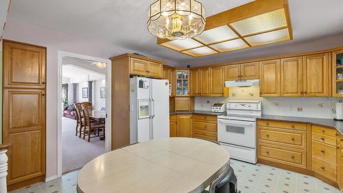 970 Maygard Road, Kelowna, BC - Indoor Photo Showing Kitchen