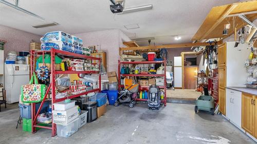 970 Maygard Road, Kelowna, BC - Indoor Photo Showing Garage