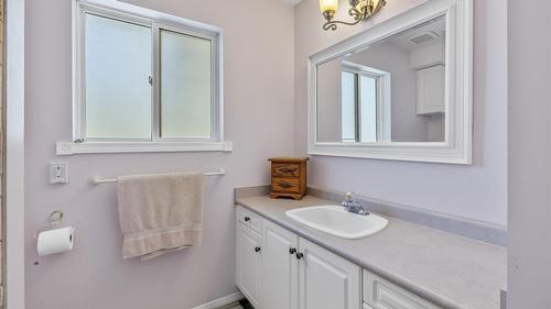 970 Maygard Road, Kelowna, BC - Indoor Photo Showing Bathroom