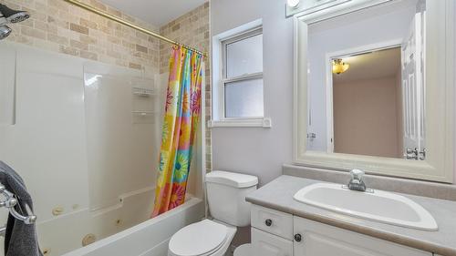 970 Maygard Road, Kelowna, BC - Indoor Photo Showing Bathroom