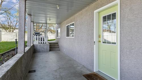 970 Maygard Road, Kelowna, BC - Outdoor With Exterior