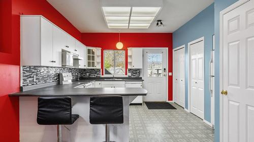 970 Maygard Road, Kelowna, BC - Indoor