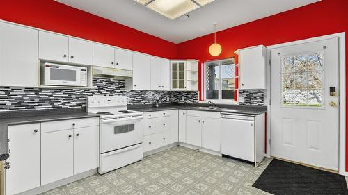 970 Maygard Road, Kelowna, BC - Indoor Photo Showing Kitchen With Double Sink