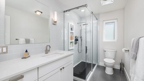 17246 Pilot Bay Road, Crawford Bay, BC - Indoor Photo Showing Bathroom