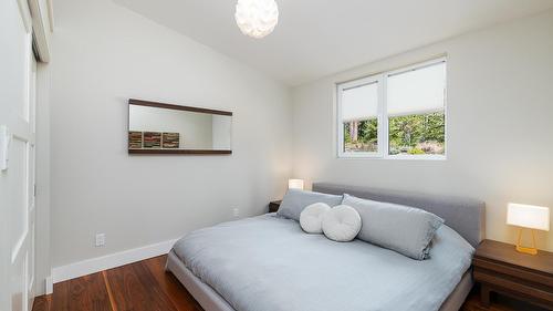 17246 Pilot Bay Road, Crawford Bay, BC - Indoor Photo Showing Bedroom