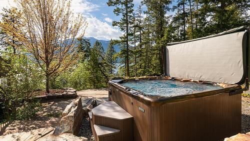 17246 Pilot Bay Road, Crawford Bay, BC - Outdoor
