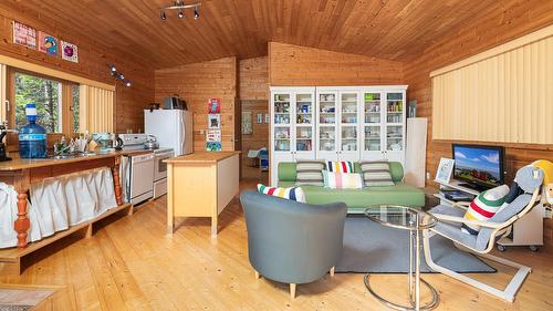 17246 Pilot Bay Road, Crawford Bay, BC - Indoor