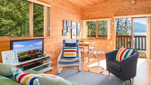 17246 Pilot Bay Road, Crawford Bay, BC - Indoor