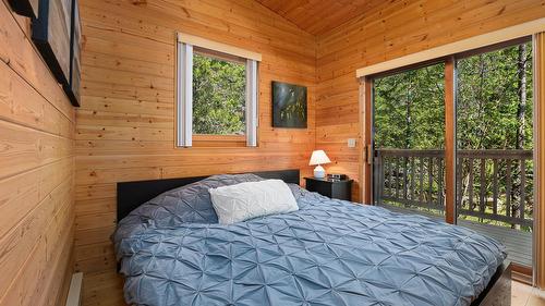 17246 Pilot Bay Road, Crawford Bay, BC - Indoor Photo Showing Bedroom
