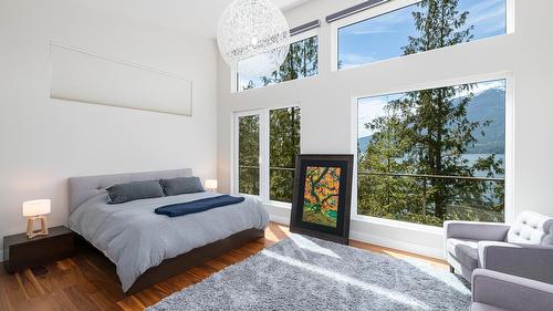 17246 Pilot Bay Road, Crawford Bay, BC - Indoor Photo Showing Bedroom