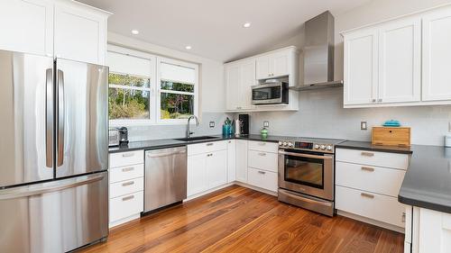 17246 Pilot Bay Road, Crawford Bay, BC - Indoor Photo Showing Kitchen With Upgraded Kitchen