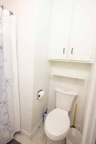 185 Empress St S, Thunder Bay, ON - Indoor Photo Showing Bathroom