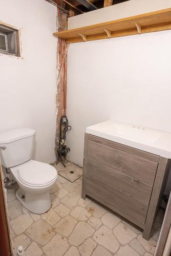 185 Empress St S, Thunder Bay, ON - Indoor Photo Showing Bathroom