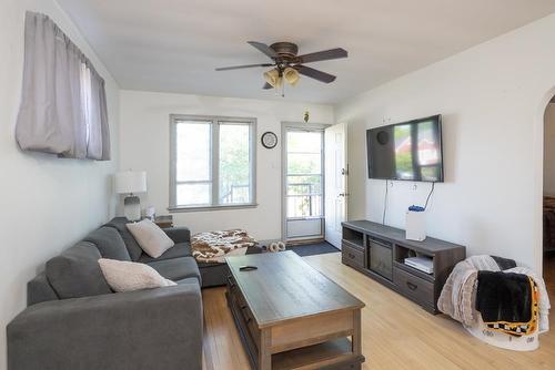 185 Empress St S, Thunder Bay, ON - Indoor Photo Showing Living Room