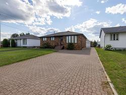 935 Crawford Place Thunder Bay, ON P7E 3C8