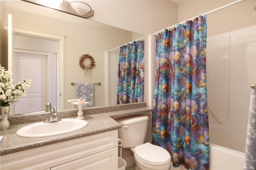 #16-1646 Balmoral Ave, Comox, BC - Indoor Photo Showing Bathroom