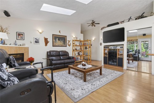 657 Sierra Pines Rd, Comox, BC 