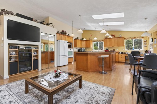 657 Sierra Pines Rd, Comox, BC 