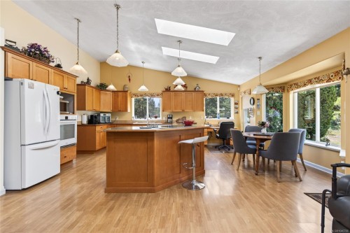 657 Sierra Pines Rd, Comox, BC 
