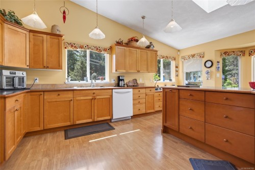 657 Sierra Pines Rd, Comox, BC 