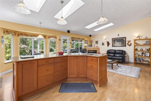 657 Sierra Pines Rd, Comox, BC 