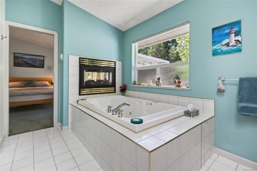 657 Sierra Pines Rd, Comox, BC 