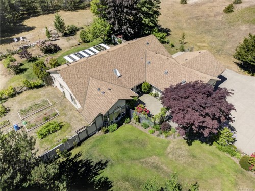 657 Sierra Pines Rd, Comox, BC 