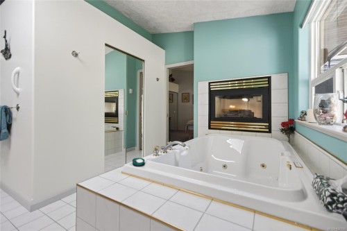 657 Sierra Pines Rd, Comox, BC 