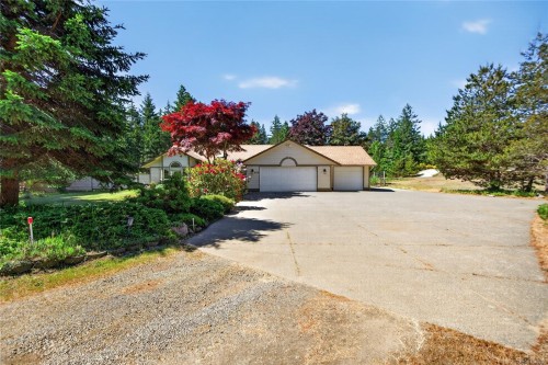 657 Sierra Pines Rd, Comox, BC 