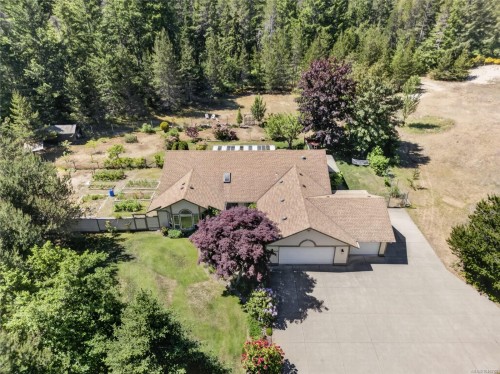 657 Sierra Pines Rd, Comox, BC 