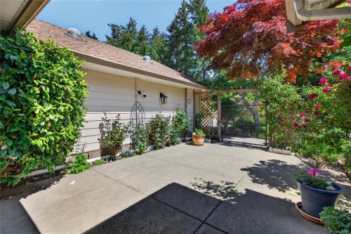 657 Sierra Pines Rd, Comox, BC 