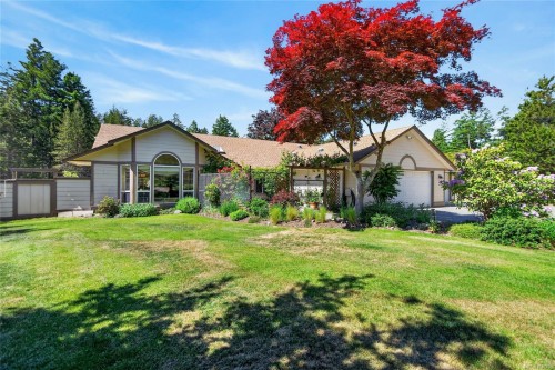 657 Sierra Pines Rd, Comox, BC 