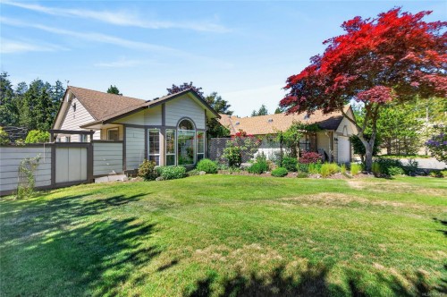 657 Sierra Pines Rd, Comox, BC 