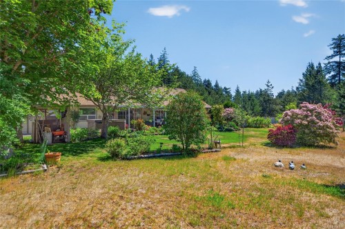 657 Sierra Pines Rd, Comox, BC 