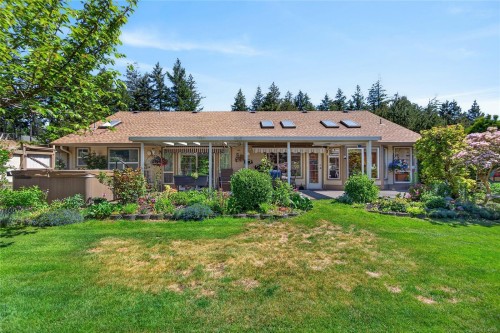 657 Sierra Pines Rd, Comox, BC 