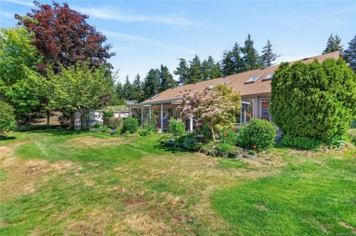 657 Sierra Pines Rd, Comox, BC 