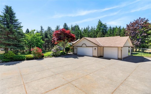 657 Sierra Pines Rd, Comox, BC 