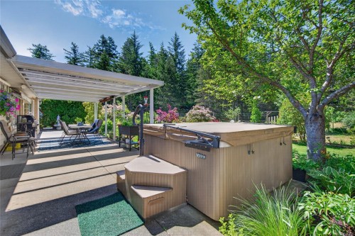 657 Sierra Pines Rd, Comox, BC 