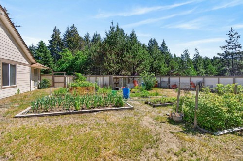 657 Sierra Pines Rd, Comox, BC 