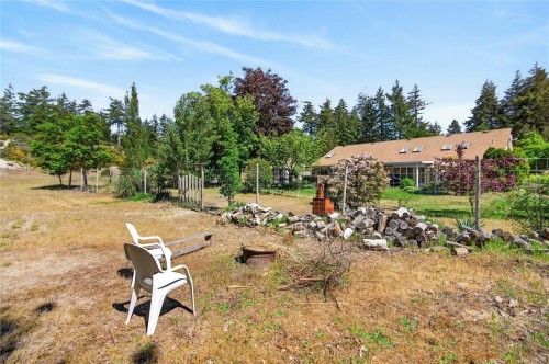 657 Sierra Pines Rd, Comox, BC 