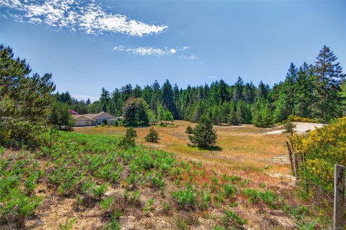 657 Sierra Pines Rd, Comox, BC 