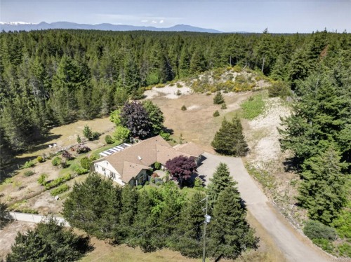 657 Sierra Pines Rd, Comox, BC 