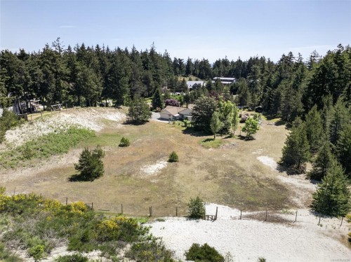 657 Sierra Pines Rd, Comox, BC 