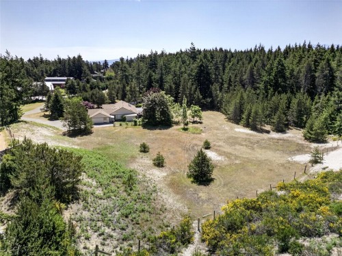657 Sierra Pines Rd, Comox, BC 