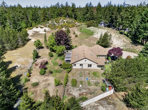 657 Sierra Pines Rd, Comox, BC 