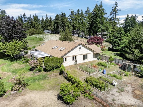657 Sierra Pines Rd, Comox, BC 