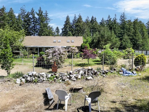 657 Sierra Pines Rd, Comox, BC 