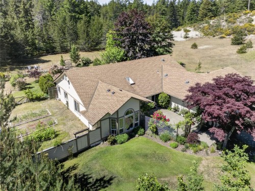 657 Sierra Pines Rd, Comox, BC 