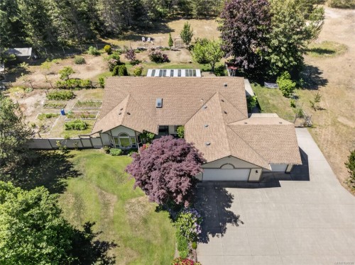657 Sierra Pines Rd, Comox, BC 